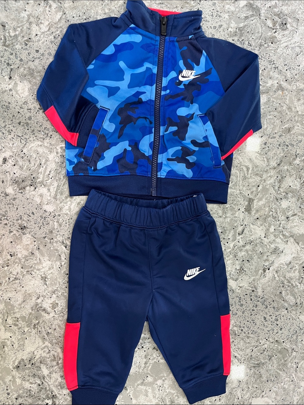 Nike Baby Boys Jacket & Jogger 2-Piece Set size 6M